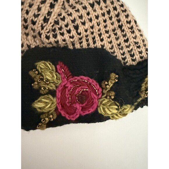French Knot 100% Wool Beanie Hat Black Beige Hand Embroidered Flower Beaded Knit - Picture 6 of 9